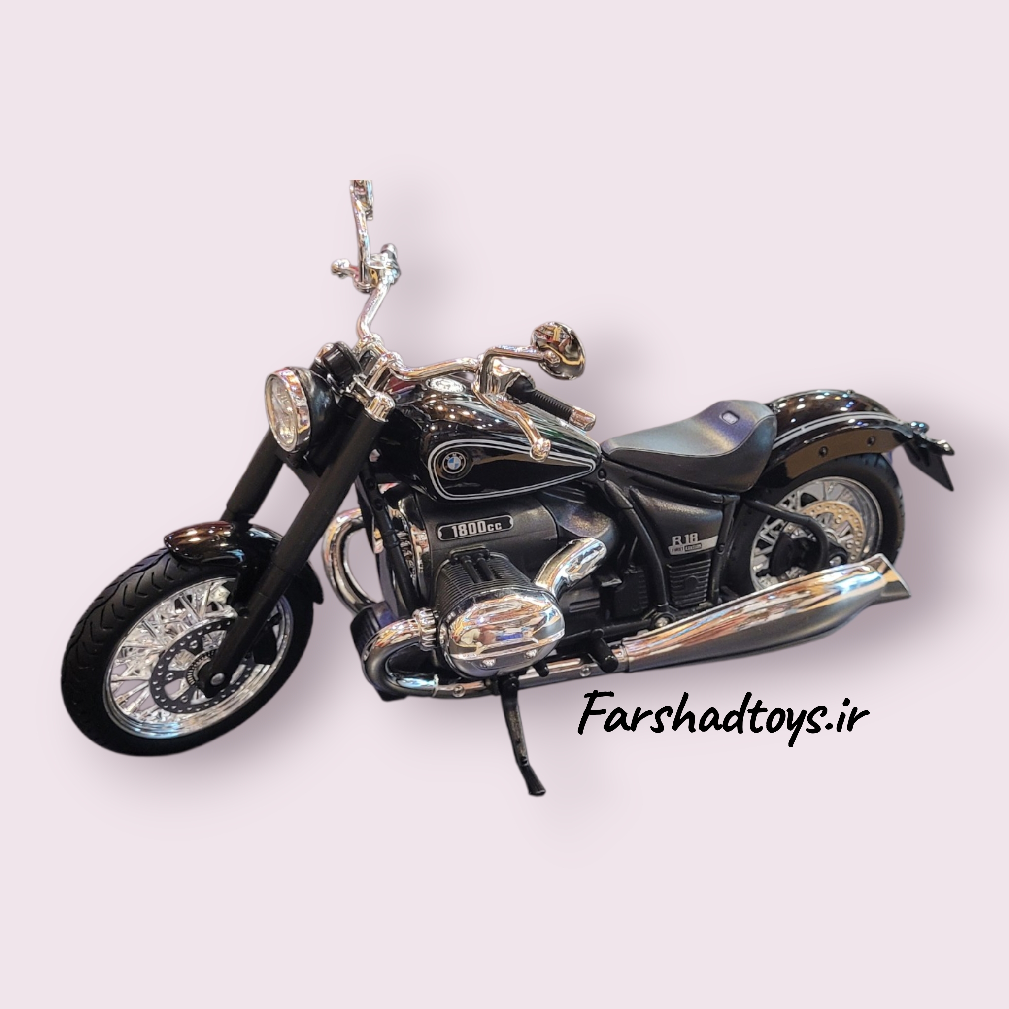 ماکت موتور BMW R18 Welly مشکی با جزئیات کرومی نمای کنار
